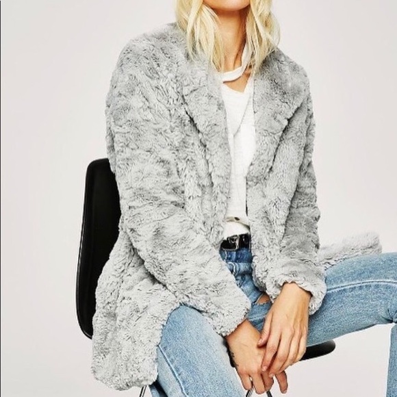 Sadie & Sage Jackets & Blazers - Sadie & Sage Faux Fur Coat